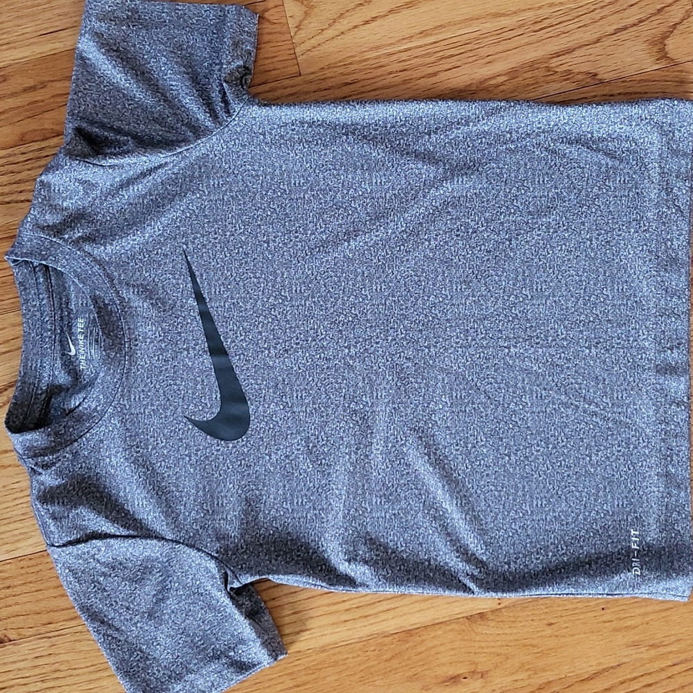 Lot of 3 Youth Nike tshirts